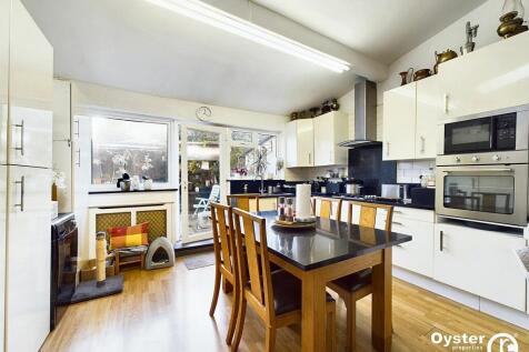 Kitchen/ Dining Area