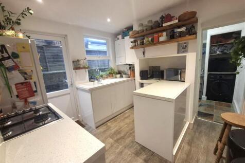 23 Linden Rd Kitchen.jpg