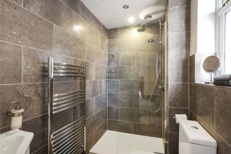 Downstairs En Suite