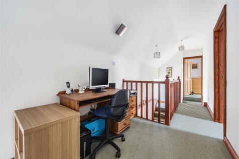 FIRST FLOOR LANDING