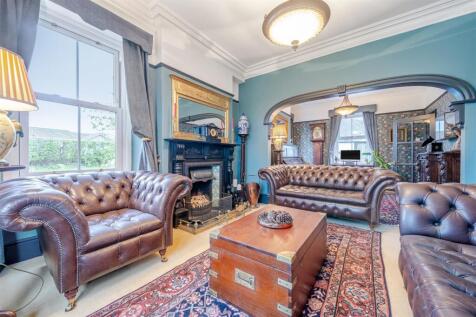 MASTER LIVING ROOM