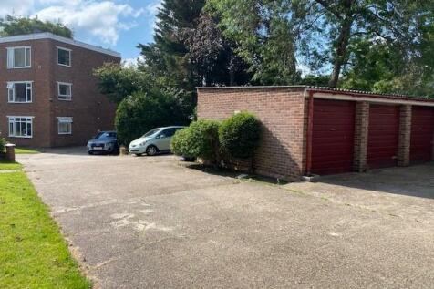 Garage 24 Hawkfield Court Photo 4.jpg
