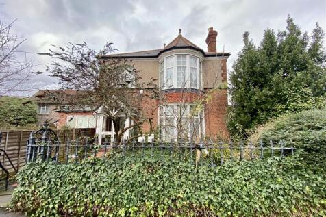 304a London Road front 3 .jpg
