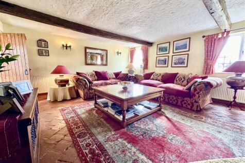 spacious lounge.JPEG