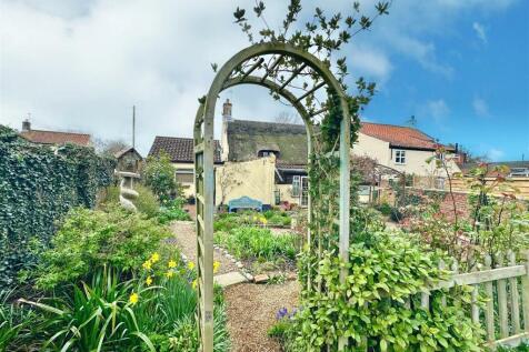 garden archway.jpg