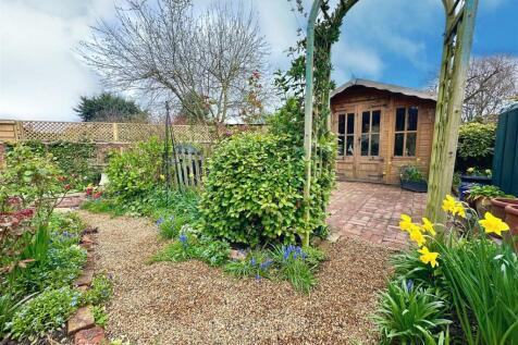 garden with summer house.jpg