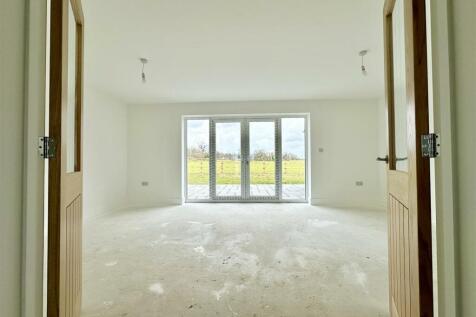 double doors into lounge.JPEG