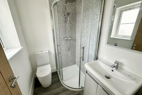 en suite shower room.JPEG