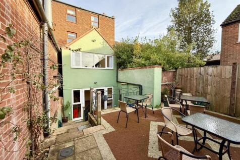 upper rear couryard garden