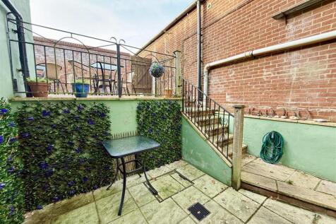 lower rear courtyard