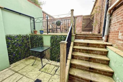 steps to raised couryard garden