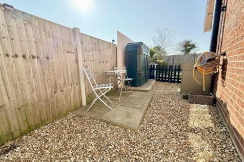garden to side