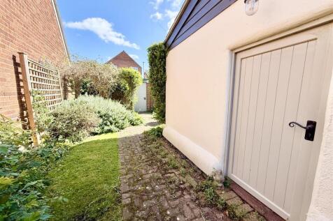 garden to side