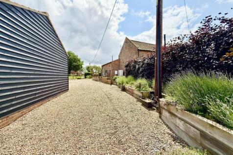driveway to side of cart shed