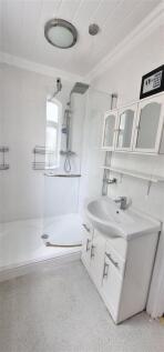 EN SUITE SHOWER ROOM