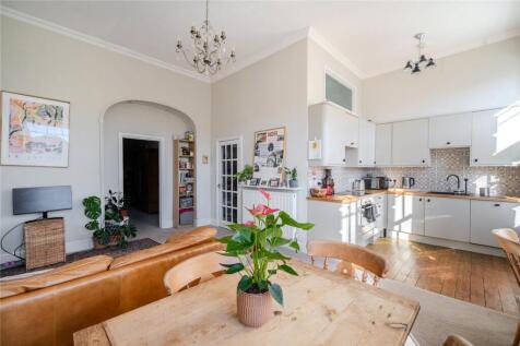 Lounge/Dine/Kitchen