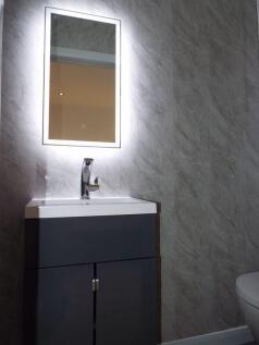 EN-SUITE SHOWER ROOM