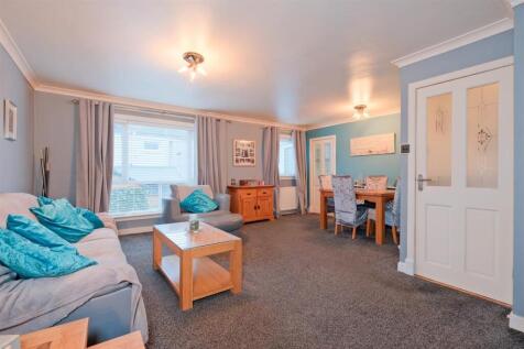 Living Room / Dining