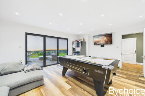 CAM05454G0-PR0070-STILL020