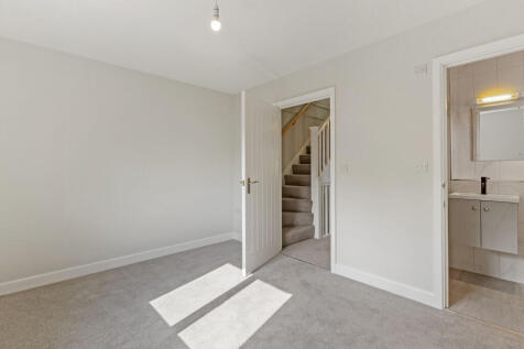 FF Bedroom with en-suite