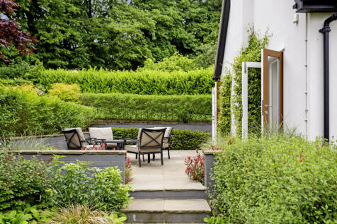 Side Terrace