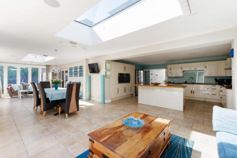 Open Plan Kitchen/Family/Dining