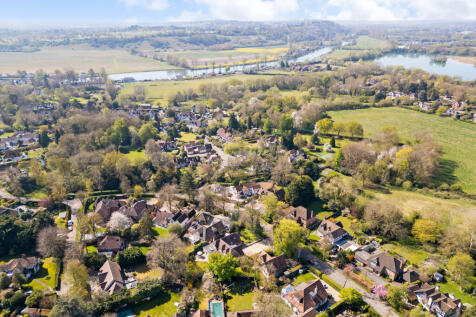 Situation with River Thames