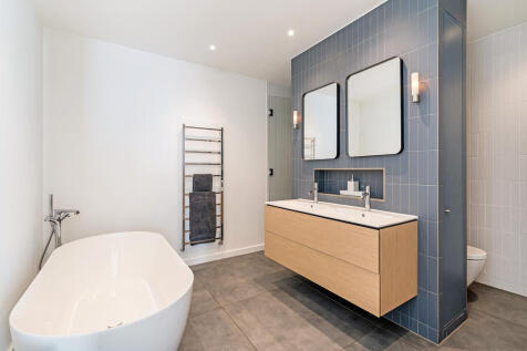 Luxurious Principal Ensuite Bathroom