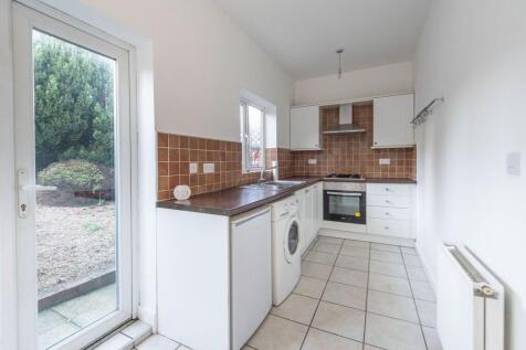 Bayed sitting room and fitted kitchen