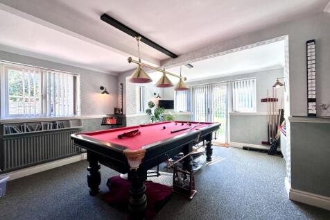 Snooker Family room