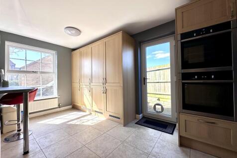 Kitchen 3.JPG