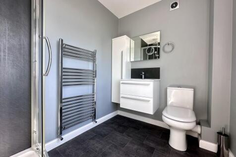 ensuite 2.JPG