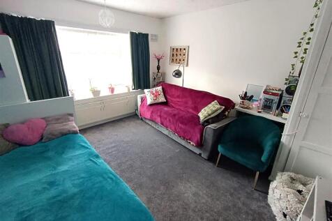 Bedroom 1 .jpg