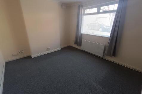 Bedroom 1.jpg