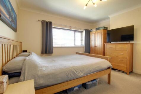 BEDROOM 2 (REAR)