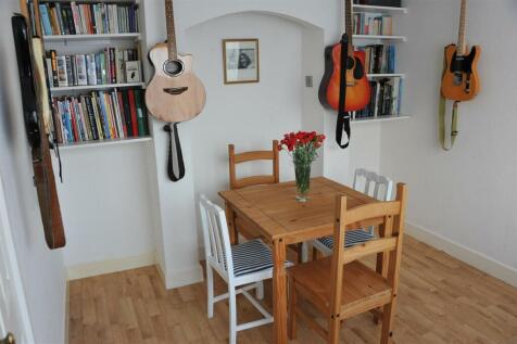 Dinng Room.JPG