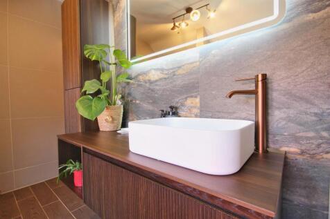 BATHROOM/W.C.