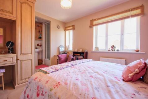 MASTER BEDROOM 1 (FRONT)