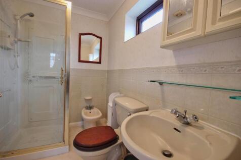 EN SUITE SHOWER ROOM