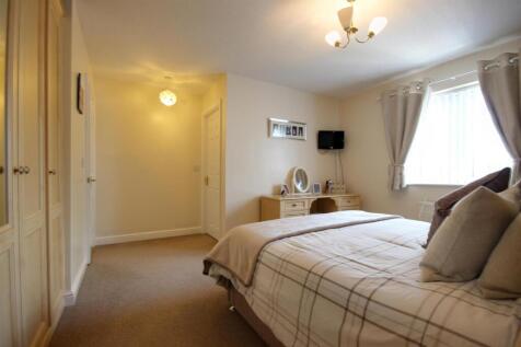 MASTER BEDROOM (front)