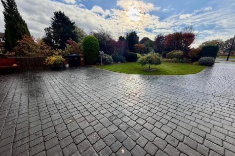 Front Garden &amp; Driveway