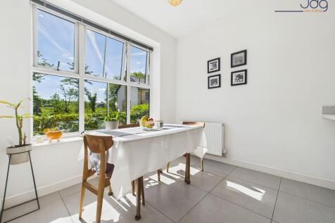 Bright Open plan kitchen diner