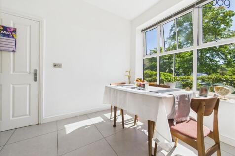 Bright Open plan kitchen diner