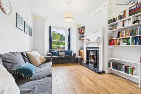 Bay fronted lounge with high ceilings