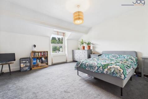 A large 2nd double bedrooms