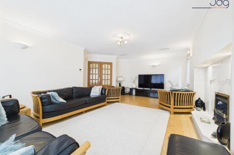 Impressive Size Lounge