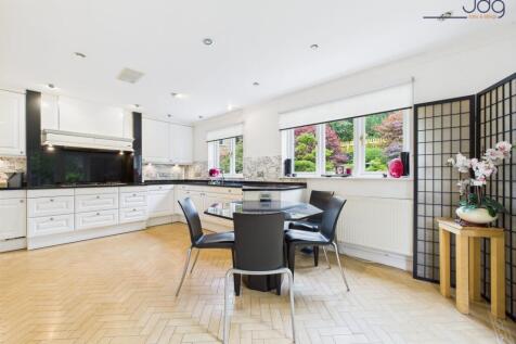 Style and Practical Kitchen with room for dining