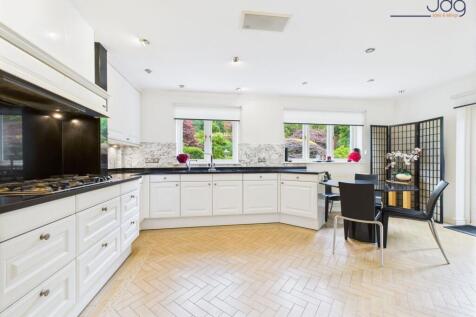 Style and Practical Kitchen with room for dining