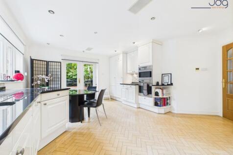 Style and Practical Kitchen with room for dining