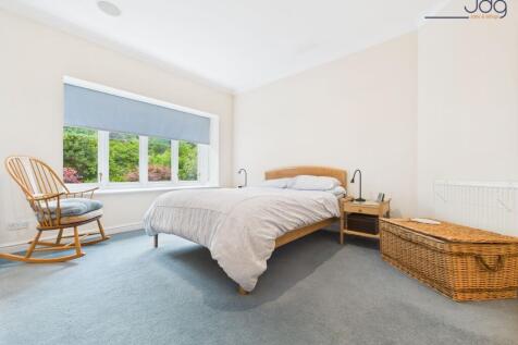 Double Bedroom with walk in wardrobe and ensuite